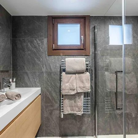 Spacieux A Avec Sauna Et Jacuzzi - Fr-1-563-142 샬레 *