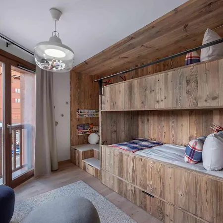 Chalet Spacieux à Avec Sauna Et Jacuzzi - Fr-1-563-142 *